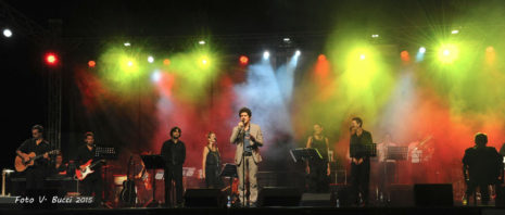 un momento del concerto tributo a Battisti